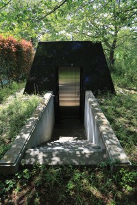 The monument to the unidentified bones